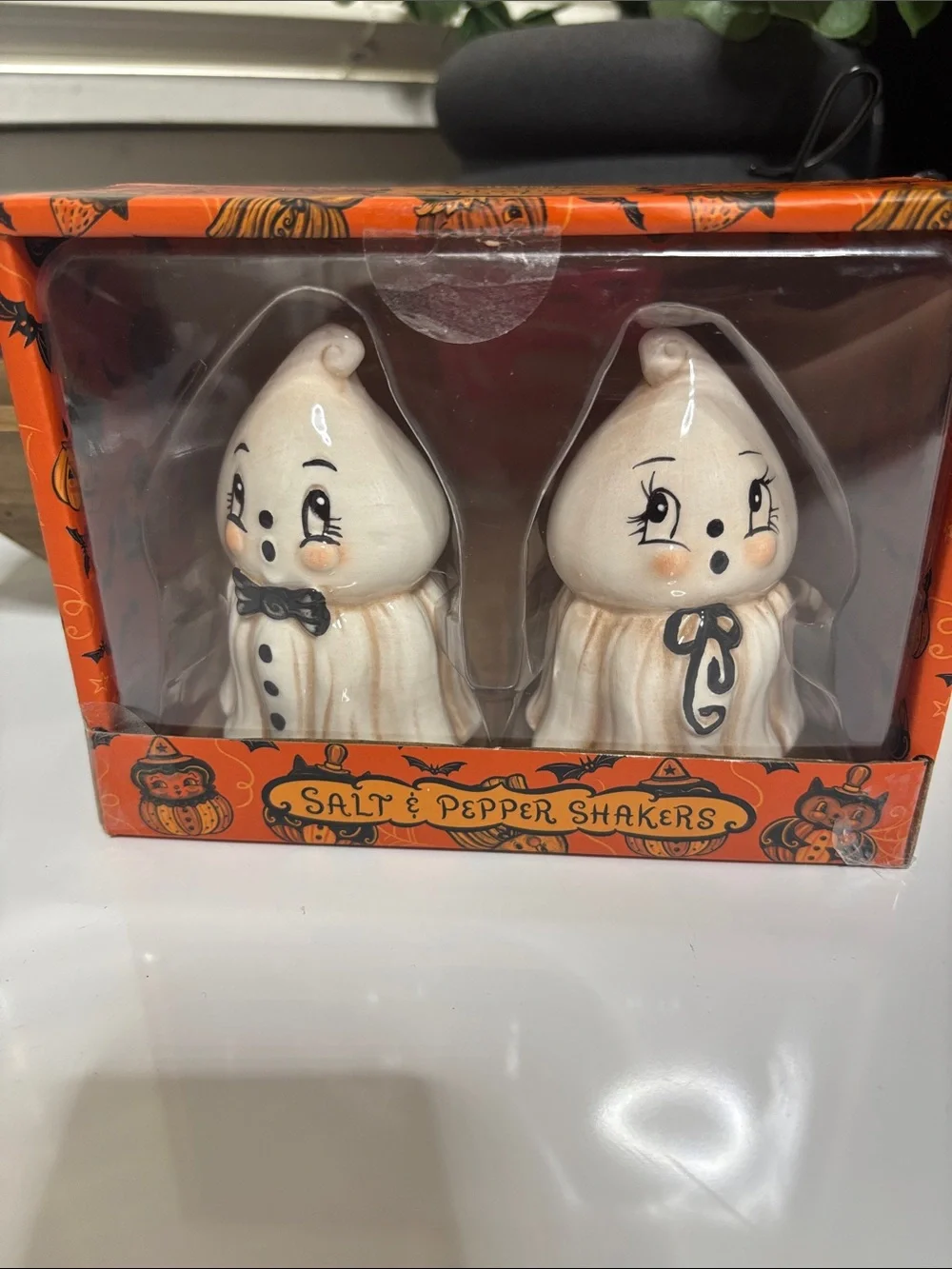 Johanna Parker Kooky Spook Ghosts Salt and Pepper Shakers